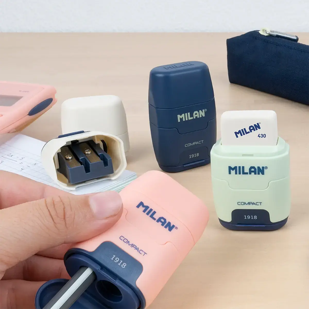 MILAN® Blíster sacapuntas eléctrico MAXI-REGULAR (pilas incluidas) serie 1918, azul marino